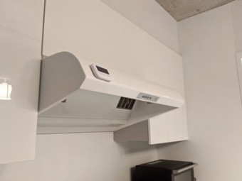 ホワイトで統一したスタイリッシュなキッチン